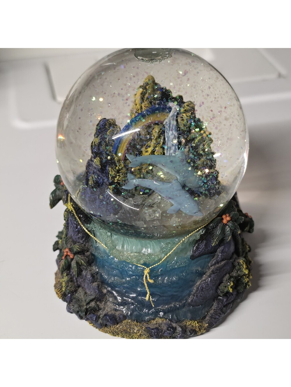Lassen Musical Snow Globe Rainbow Connection 9342 Dolphins Tranquility Sea Life